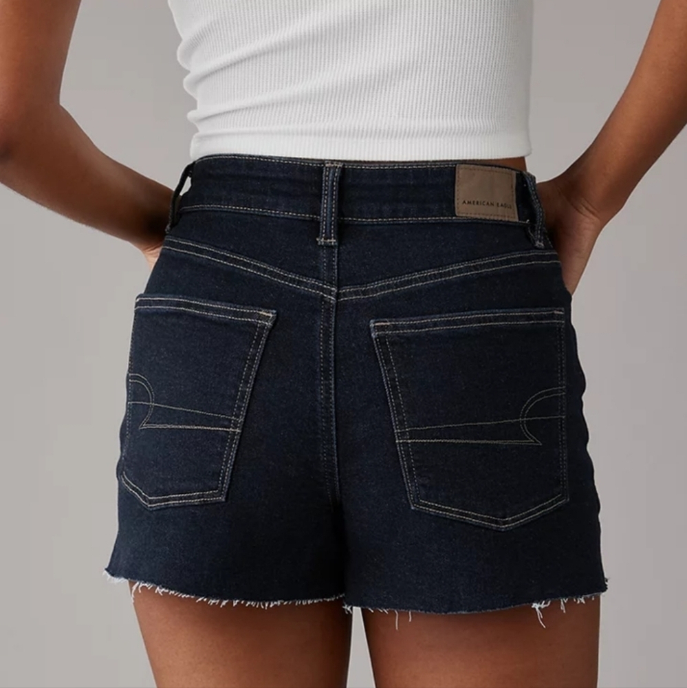 American Eagle Stretch Crossover Waist Denim Mom ShortAn ultra-high - Picture 2 of 3